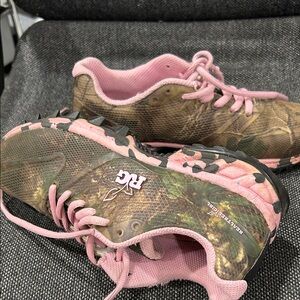 Pink and Camouflage Trail Waterproof shoes
Size 6. 1/2